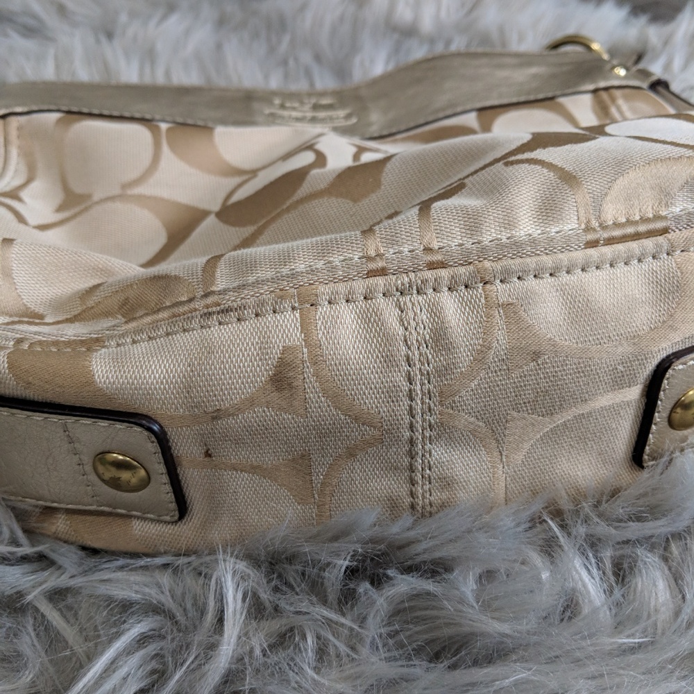 Authentic Coach Monogram Shoulder Handbag - Picture 2 of 8